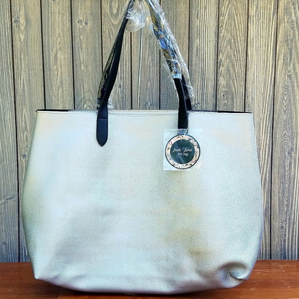NWT Fresh & Floral Tote Bag